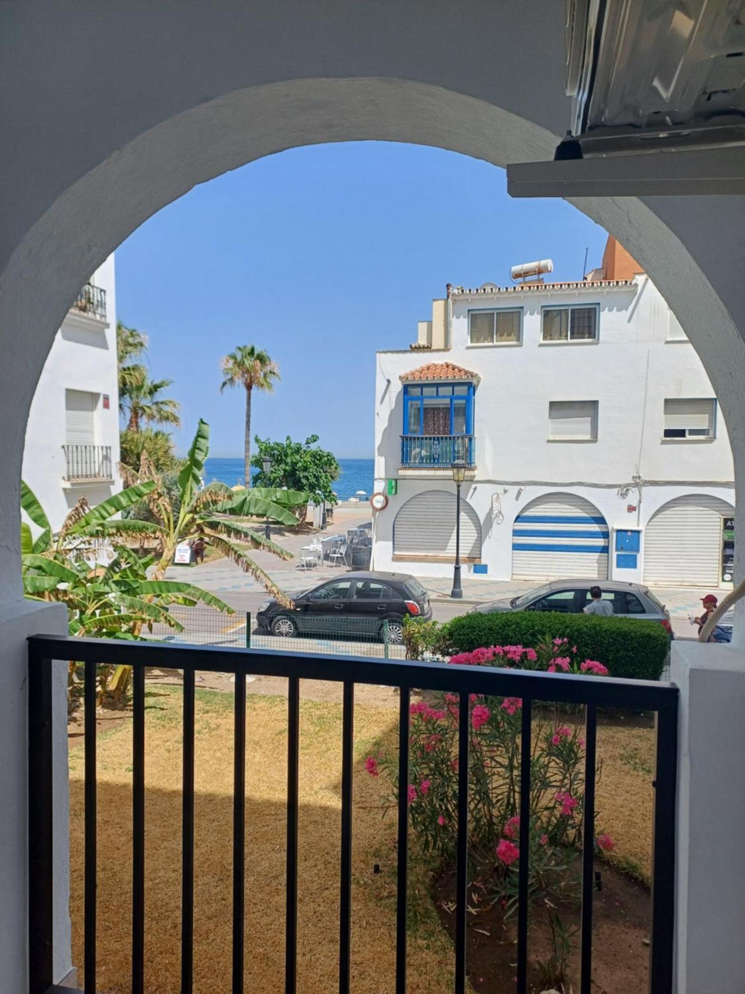 Beautiful Beachfront Newly Renovated 2 Bedroom Apartment With Swimming Pool And Garden Сан-Луис-де-Сабинильяс Экстерьер фото